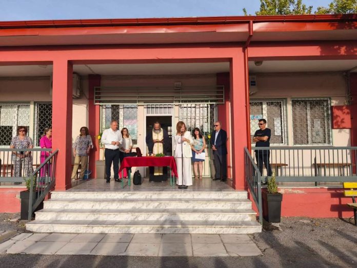 Ο ΓΙΩΡΓΟΣ ΚΑΡΑΣΜΑΝΗΣ ΣΤΟΝ ΑΓΙΑΣΜΟ ΤΩΝ ΣΧΟΛΕΙΩΝ