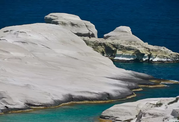 Ιδέες για αξέχαστες στιγμές με παρέα στη Μήλο