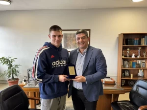 IMG-2bfc6c2ebf4e5eaf57df55a1c803c632-V