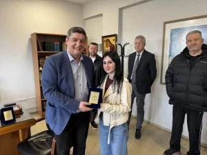 IMG-e17f17c8aadc2a50620ce6eec682e3b1-V