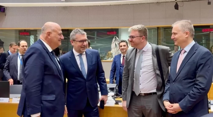 Κώστας Τσιάρας από Βρυξέλλες