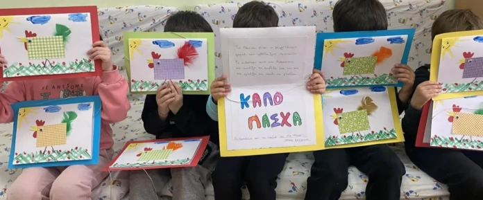 Προσφορά πασχαλινών κατασκευών και λαμπάδων στο Γ.Ν. Παπαγεωργίου