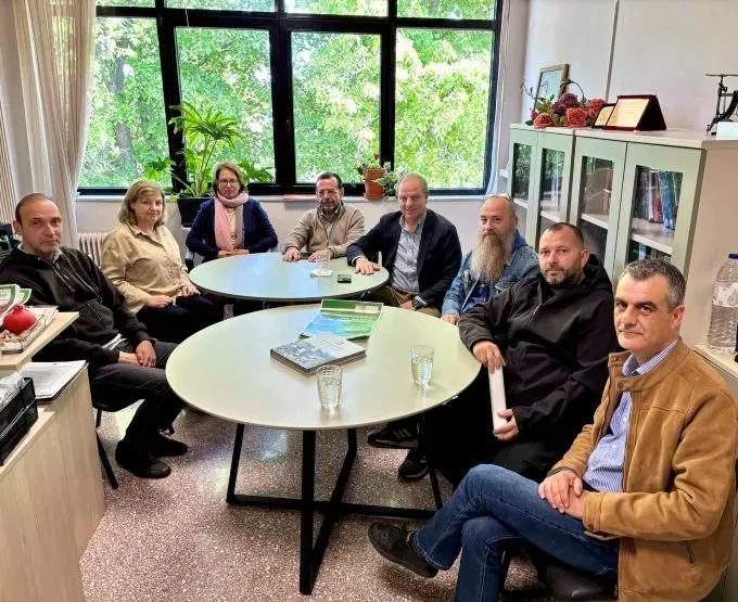 Σύσκεψη για τις ξερές βέργες της ροδακινιάς με πρωτοβουλία Σταμενίτη